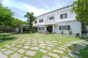Villa Leakhena - Private Luxury Colonial Style 12 Bedrooms Pool Villa